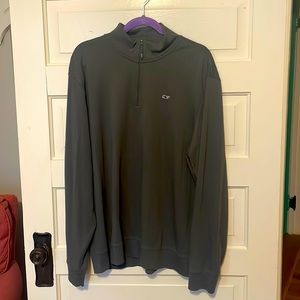 Vineyard Vines MENS quarter zip.